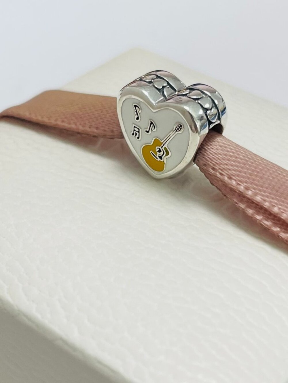 Pandora Nashville Guitar Exclusive Dangle Charm - Picture 1 of 4